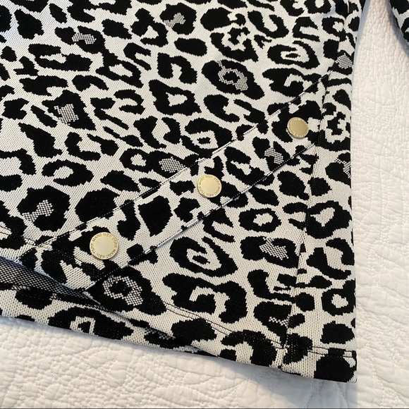 Andrew Marc Leopard Print Button Detail Top - L - Picture 8 of 14